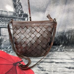 Vilenca Holland Brown Woven Leather Crossbody Bag
